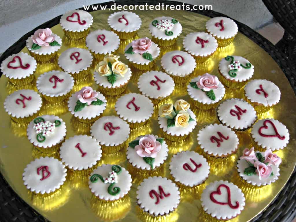A set of happy birthday cupcakes for mom with a combination of letters and floral design