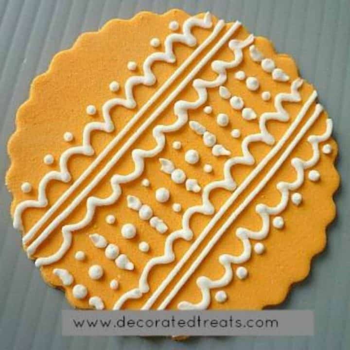 Cupcake lace topper in amber