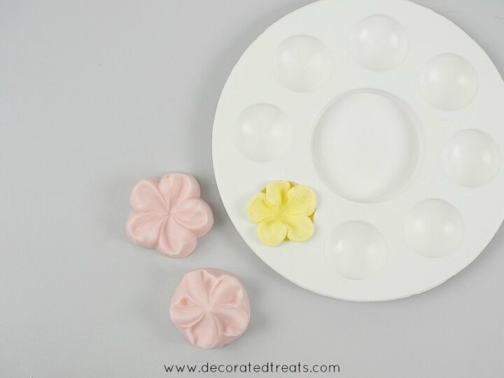 How to Make Fondant Flowers (Easy Sugar Flowers) Decorated Treats
