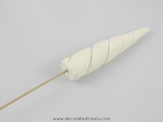 A long pick attached to the bottom of a fondant unicorn horn