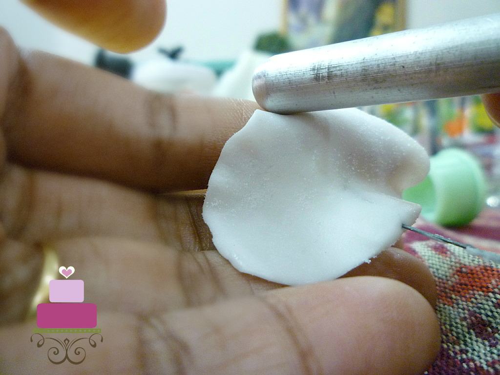 Thinning the edges of a gum paste petal