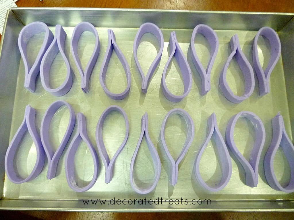 A tray of violet fondant loops