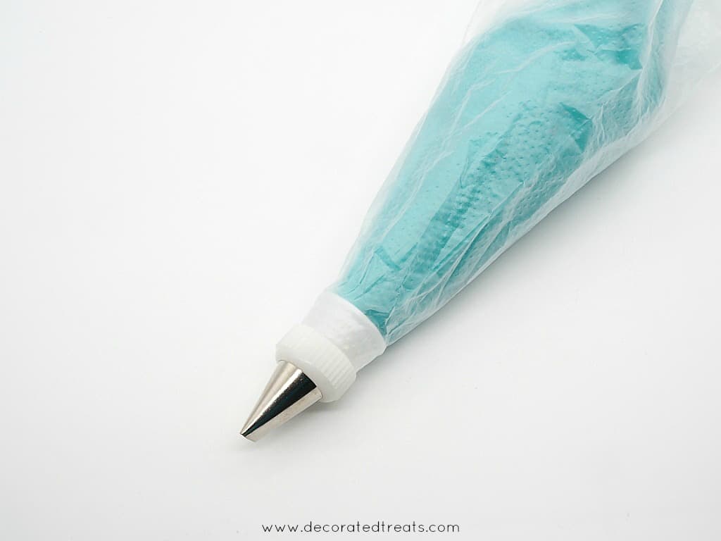 How to Manage with One Coupler for Many Icing Colors Decorated Treats