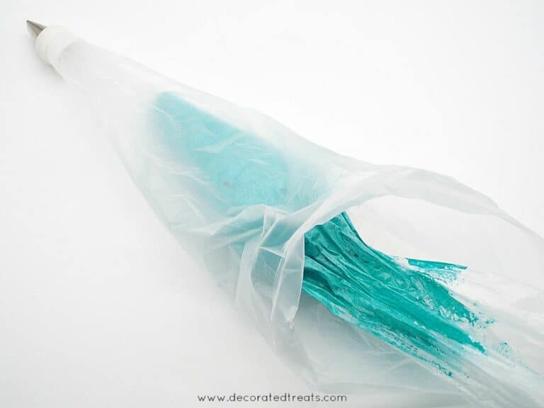 How to Manage with One Coupler for Many Icing Colors Decorated Treats