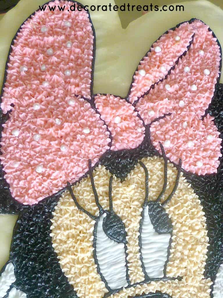 Buttercream star piping decoration on a Minnie Mouse cake.