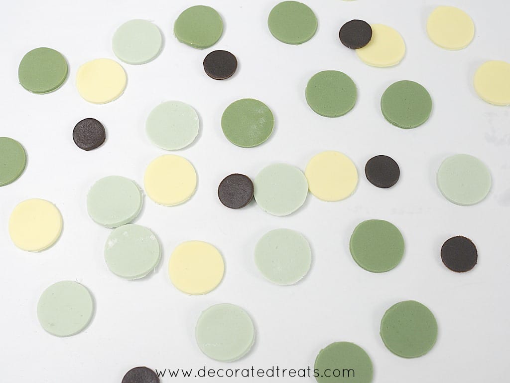 Green, yellow and brown fondant dots