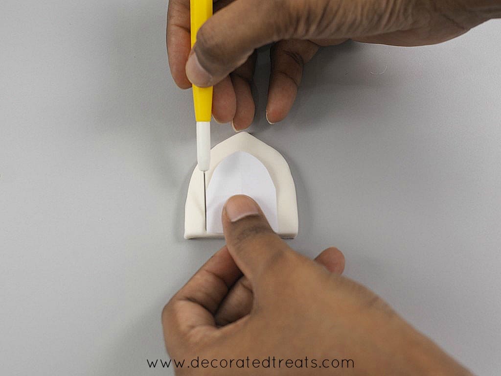 Marking fondant with a needle tool