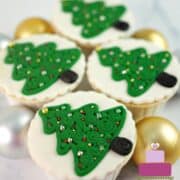 4 cupcakes with 2d christmas tree deco.