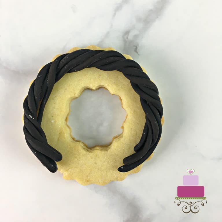 Ring cookie decorated with twisted fondant strips