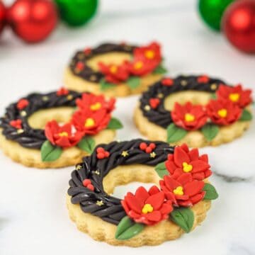 Christmas wreath sugar cookies decorated with fondant.