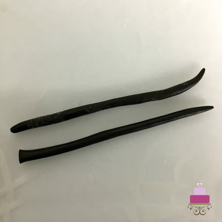 2 long strips of black fondant
