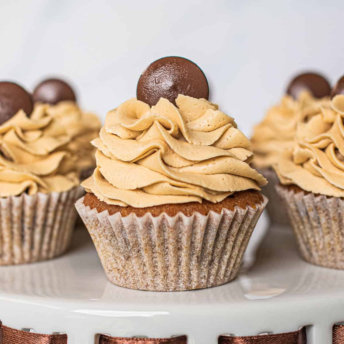 Coffee Cupcakes with Coffee Buttercream - Decorated Treats