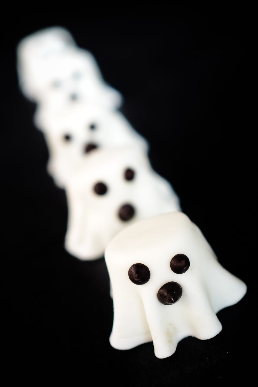 Marshmallow Ghost Treats Halloween Treats Idea Decorated Treats