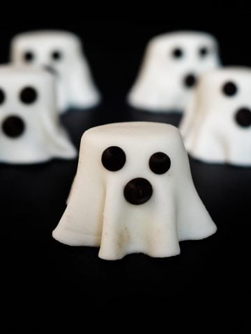 Marshmallow ghosts made of fondant and marshmallow and chocolate chips.