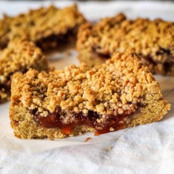Sliced oat bars with strawberry filling.