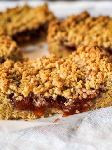 Sliced oat bars with strawberry filling