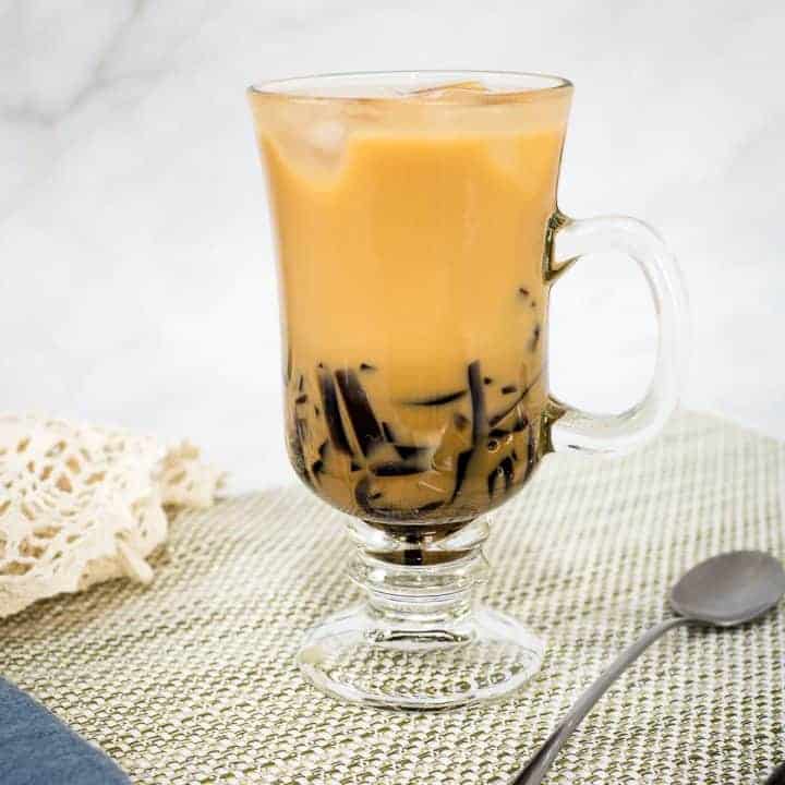 Grass Jelly Milk Tea with Ice (Easy Recipe) Decorated Treats