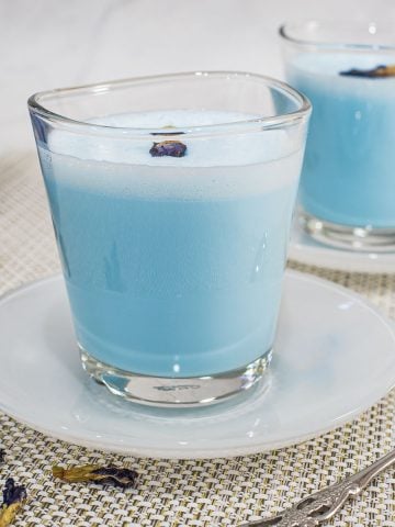 Two glasses of butterfly pea latte