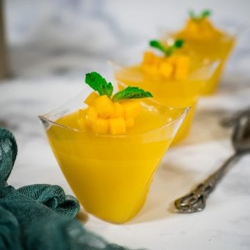 Mango jelly in cups.