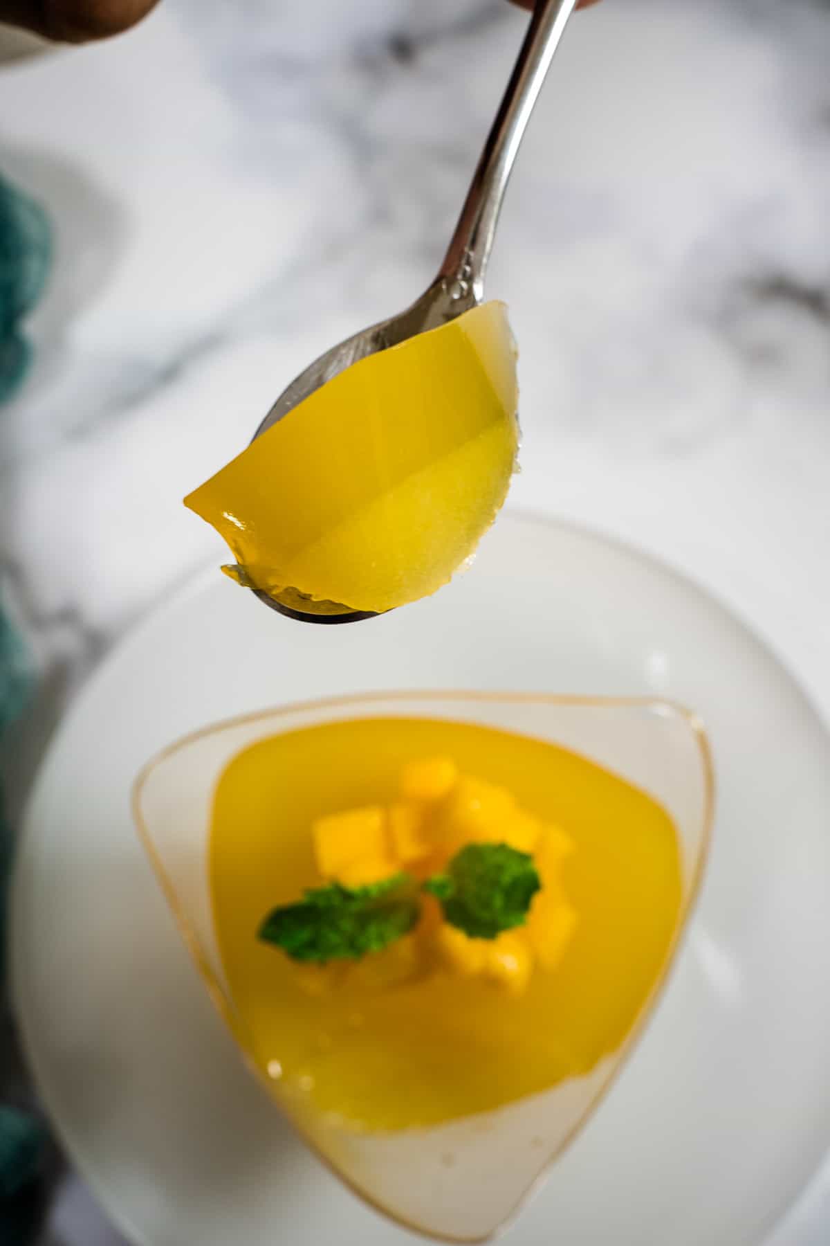 A scoop of yellow agar agar.